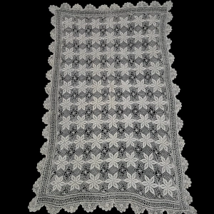 77348 SZYDEŁKO DUŻY KREMOWY OBRUS W GWIAZDKI 175 X 118 CM (1).jpg