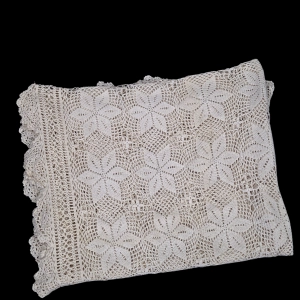 77348 SZYDEŁKO DUŻY KREMOWY OBRUS W GWIAZDKI 175 X 118 CM (5).png