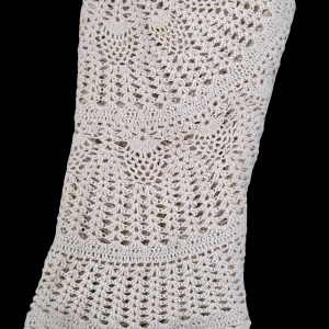 77366 SZYDEŁKO OKRĄGŁY OBRUSIK W KREMIE 80 CM (6).jpg