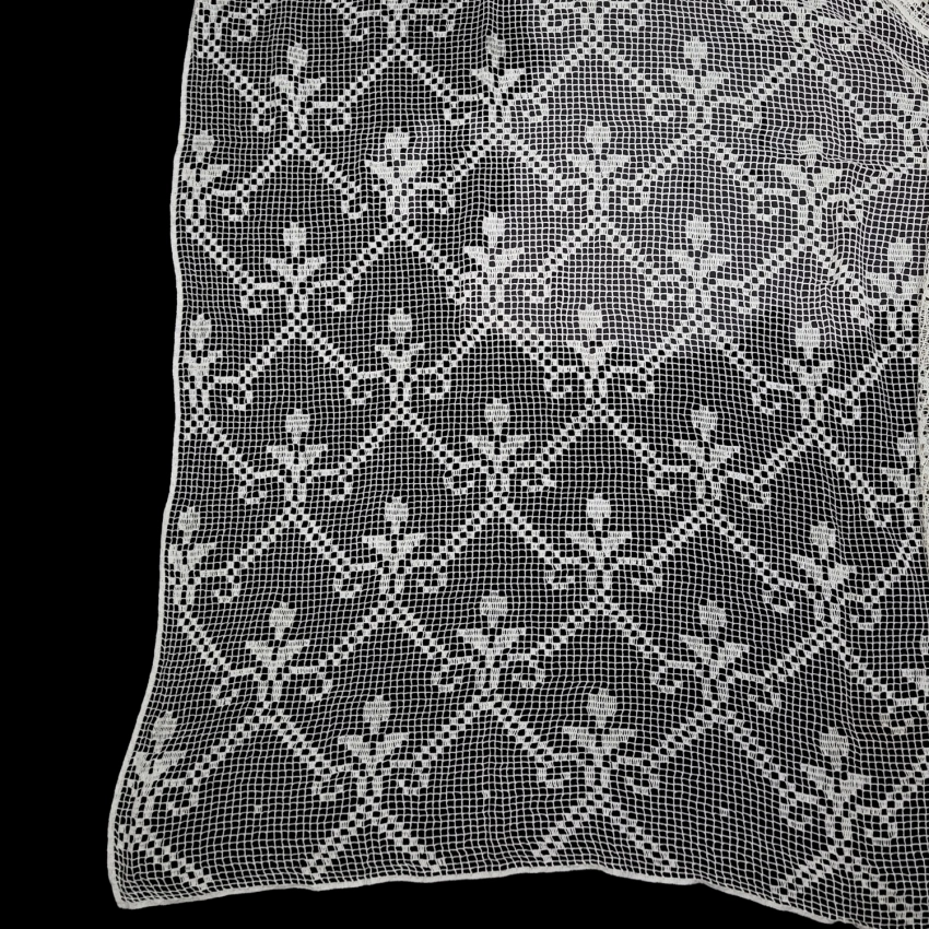 77367 SZYDEŁKO SPORA FIRANKA W RYTMICZNY WZÓR 200 X 200 CM (1).jpg