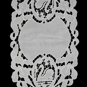 77372 PŁÓTNO HAFT RICHELIEU ŁABĘDZIE I IRYSY 88 X 38 CM (3).jpg
