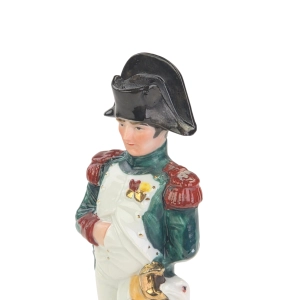 77408 CAPODIMONTE DUŻA FIGURA NAPOLEON Z PTAKIEM STATUETKA PORCELANOWA (6).jpg