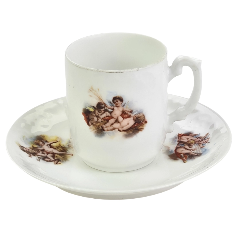 77583 STAREŃKA FILIŻANKA ZE SPODKIEM Z AMORKAMI GOLASKAMI (1).jpg