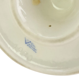 77599 GOEBEL PRZYJACIELE OGRODU#2471789 CHŁOPIEC Z KOSZEM KWIATÓW (11).jpg