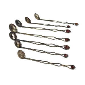 77606 METALOPLASTYKA KOMPLET PLATEROWANYCH ŁYŻECZEK Z BURSZTYNEM (2).jpg