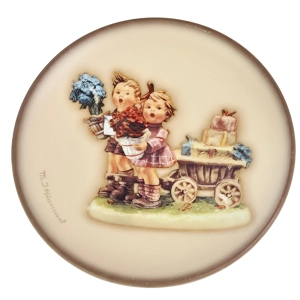 GOEBEL I. HUMMEL MINI TALERZ DZIECI Z WÓZKIEM
