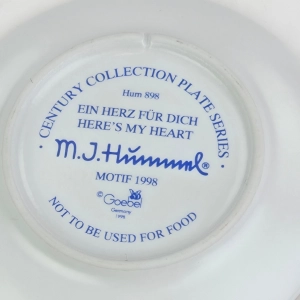 77764 GOEBEL I. HUMMEL MINI TALERZ DZIECI Z SERDUSZKIEM (6).jpg
