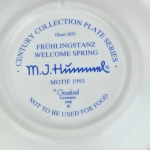 77763 GOEBEL I. HUMMEL MINI TALERZ DZIECI POD KWITNĄCYM DRZEWKIEM (6).jpg