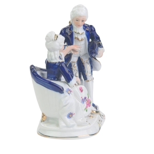 77772 ŚLICZNA RĘCZNIE MALOWANA GRUPA FIGURALNA NA SOFIE CAPODIMONTE (5).jpg