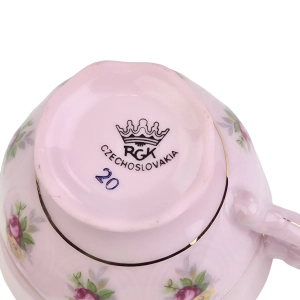 77806 LEANDER FILIŻANKA MOKKA ZE SPODKIEM Z RÓŻOWEJ PORCELANY FASON SONATA KOLOROWE KWIATUSZKI (9).jpg