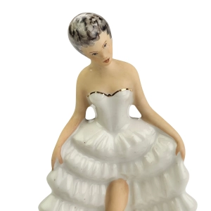 77809 J. JEZELA ŚLICZNA FIGURKA DAMA W UKŁONIE (3).jpg