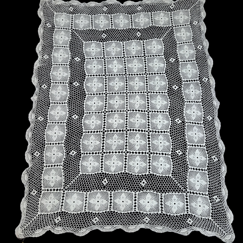 77892 SZYDEŁKO DUŻY BIAŁY OBRUS W GWIAZDKI 155 X 115 CM (1).jpg