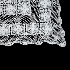 77892 SZYDEŁKO DUŻY BIAŁY OBRUS W GWIAZDKI 155 X 115 CM (4).jpg
