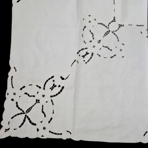 77893 KREMOWY BARDZO DUŻY BIAŁY OBRUS AŻUROWE KWIATY 265 X 160 CM (2).jpg