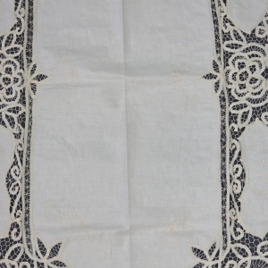 77894 OSZAŁAMIAJĄCY DUŻY OBRUS KORONKA BRUKSELSKA I HAFCIKI NA PŁÓTNIE 175 X 135 CM (5).jpg
