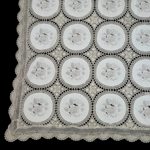77895 ŚLICZNY OBRUS HAFT W RÓŻE SZYDEŁKOWE KORONKI I PŁÓCIENNE MEDALIONY 153 X 108 CM (2).jpg
