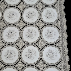 77895 ŚLICZNY OBRUS HAFT W RÓŻE SZYDEŁKOWE KORONKI I PŁÓCIENNE MEDALIONY 153 X 108 CM (3).jpg