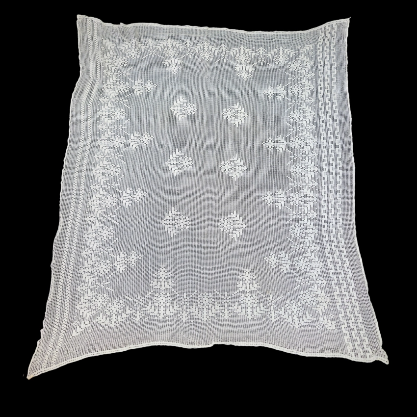 77897 SZYDEŁKO BIAŁY OBRUS FIRANKA CIEKAWY WZÓR 165 X 140 CM (1).jpg