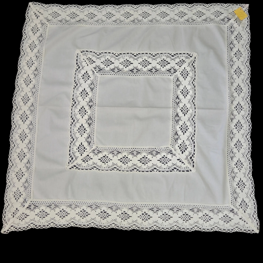 77899 KREMOWY OBRUS W STYLU RETRO PŁÓTNO I KORONKI 116 X 113 CM (1).jpg