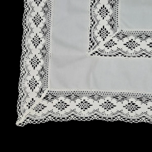 77899 KREMOWY OBRUS W STYLU RETRO PŁÓTNO I KORONKI 116 X 113 CM (3).jpg