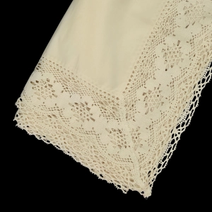 77899 KREMOWY OBRUS W STYLU RETRO PŁÓTNO I KORONKI 116 X 113 CM (7).jpg