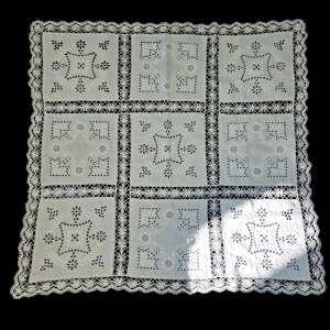 77905 SECESJA WIEKOWY OBRUSIK SERWETA PŁÓTNO I HAFT WYPUKŁY 104 x 98 CM (1).jpg