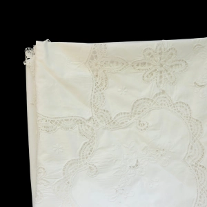 77906 BIAŁY OKRĄGŁY OBRUS RĘCZNE HAFTY I KORONKA KLOCKOWA 163 CM (6).jpg