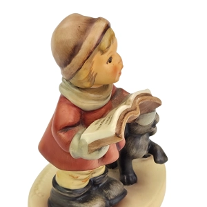 77946 GOEBEL I. HUMMEL FIGURKA ŚPIEWAJĄCA DZIEWCZYNKA Z PIESKIEM NR 2134 (4).jpg