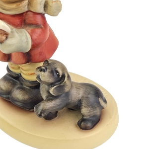 77946 GOEBEL I. HUMMEL FIGURKA ŚPIEWAJĄCA DZIEWCZYNKA Z PIESKIEM NR 2134 (5).jpg