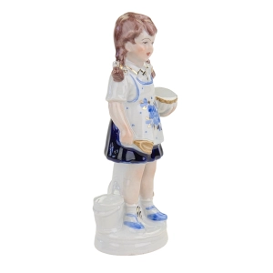 78309 BYTOM DIKOLENKO FIGURA DZIEWCZYNKI Z ŁOPATKĄ I WIADERKIEM (3).jpg