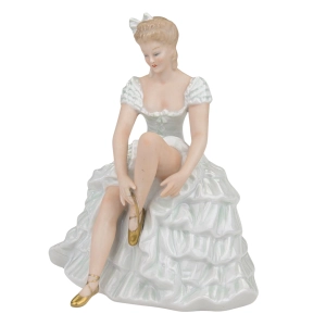 78316 WALLENDORF PORCELANOWA FIGURKI TANCERKI ZAWIĄZUJĄCA BALETKĘ (1).jpg