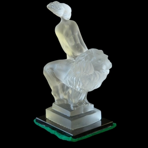 78536 AKT FIGURA DZIEWCZYNA Z LWEM H. HOFFMANN POSTUMENT ŚWIECI W UV (2).jpg