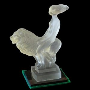 78536 AKT FIGURA DZIEWCZYNA Z LWEM H. HOFFMANN POSTUMENT ŚWIECI W UV (4).jpg