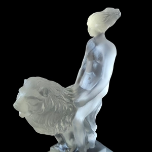 78536 AKT FIGURA DZIEWCZYNA Z LWEM H. HOFFMANN POSTUMENT ŚWIECI W UV (6).jpg