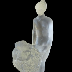 78536 AKT FIGURA DZIEWCZYNA Z LWEM H. HOFFMANN POSTUMENT ŚWIECI W UV (7).jpg