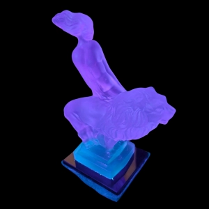 78536 AKT FIGURA DZIEWCZYNA Z LWEM H. HOFFMANN POSTUMENT ŚWIECI W UV (11).jpg
