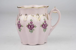 41646 CHODOV KUBEK FILIŻANKA Z RÓŻOWEJ PORCELANY W RÓŻYCZKI (2).jpg