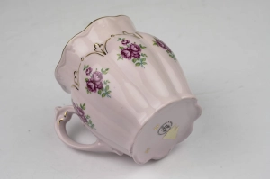 41646 CHODOV KUBEK FILIŻANKA Z RÓŻOWEJ PORCELANY W RÓŻYCZKI (4).jpg