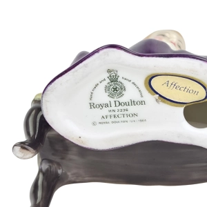 78636 ROYAL DOULTON FIGURKA DZIEWCZYNY AFFECTION (8).jpg