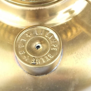 78698 BELGIA MOSIĘŻNA LAMPA NAFTOWA Z KOMINKIEM SYGNOWANA (11).jpg