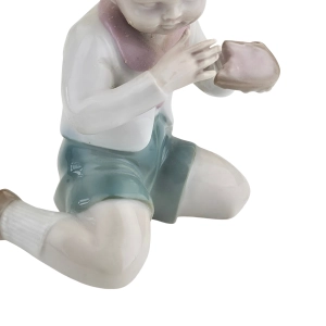 78822 GRÄFENTHAL THÜRINGEN FIGURKA CHŁOPCA JEDZĄCEGO CHLEB (5).jpg