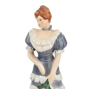 78832 GOEBEL ŚLICZNA FIGURA DAMY Z BUKIETEM Z 1984 ROKU (5).jpg
