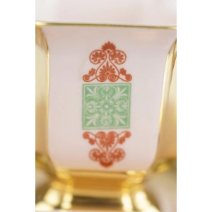 41131 CHODOV EMPÍR FILIŻANKA MOKKA Z RÓŻOWEJ PORCELANY CUDEŃKO O GRANIASTYM KSZTAŁCIE (3).jpg