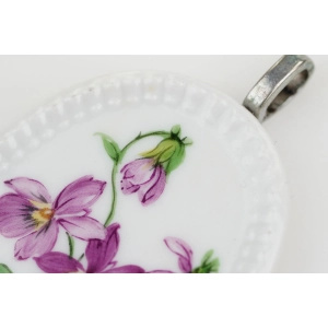 78865 PORCELANOWY WISIOR RĘCZNIE MALOWANE FIOŁKI FIOŁECZKI SYGNOWANY (2).jpg