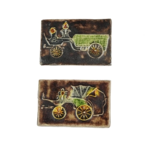 39528 PARA CERAMICZNYCH PŁYTEK PLAKIETEK Z POJAZDAMI (1).jpg