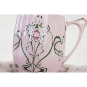 49067 CHODOV FILIŻANKA ZE SPODKIEM Z RÓŻOWEJ PORCELANY CUDEŃKO Z RELIEFAMI FASON REGINA (3).jpg