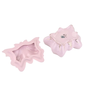79068 CHODOV BOMBONIERA PUZDERKO MOTYL Z RÓŻOWEJ PORCELANY (11).jpg