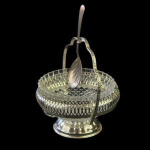79119 QUEEN ANNE MAYELL SZKLANA CUKIERNICA W METALOWYM KOSZYKU Z ŁYŻCZKĄ (3).jpg