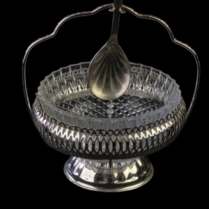79119 QUEEN ANNE MAYELL SZKLANA CUKIERNICA W METALOWYM KOSZYKU Z ŁYŻCZKĄ (4).jpg
