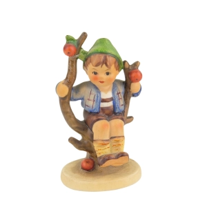 79383 GOEBEL I. HUMMEL FIGURKA CHŁOPCA NA JABŁONCE (2).jpg